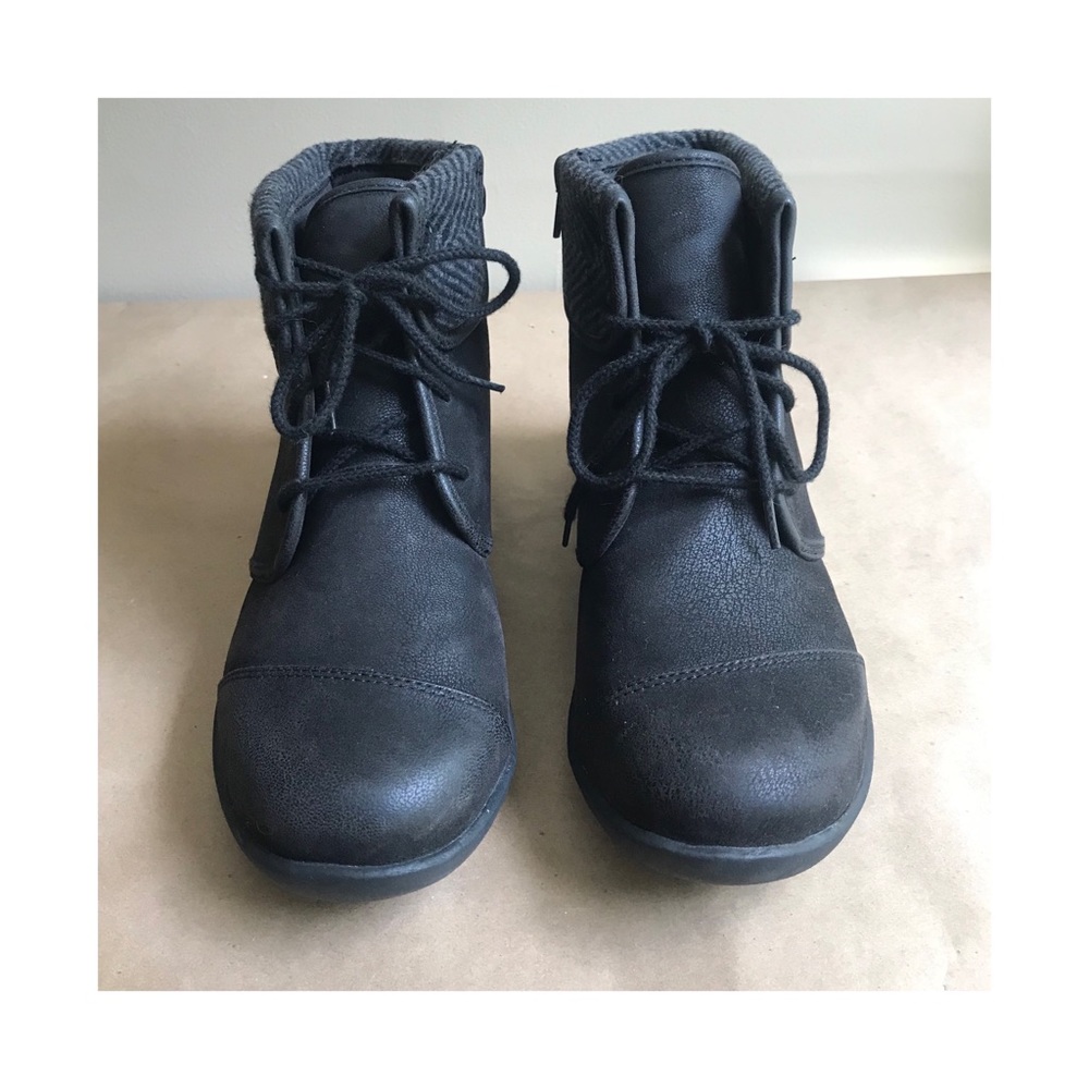Clarks Cloudsteppers boot bootie 9 WIDE lace up